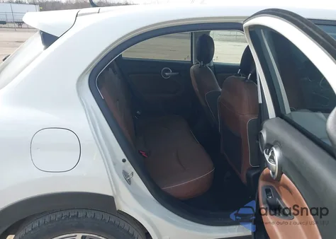 2016 Fiat 500X Trekking Plus z USA, uszkodzony, nr VIN ZFBCFYET4GP378064